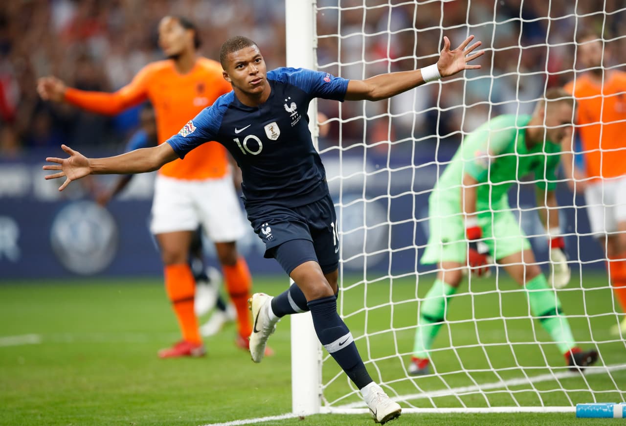 Kylian Mbappe puso al minuto 14 del primer tiempo el 1-0 para que Francia estuviera tranquilo frente a su gente en el Stade De France.