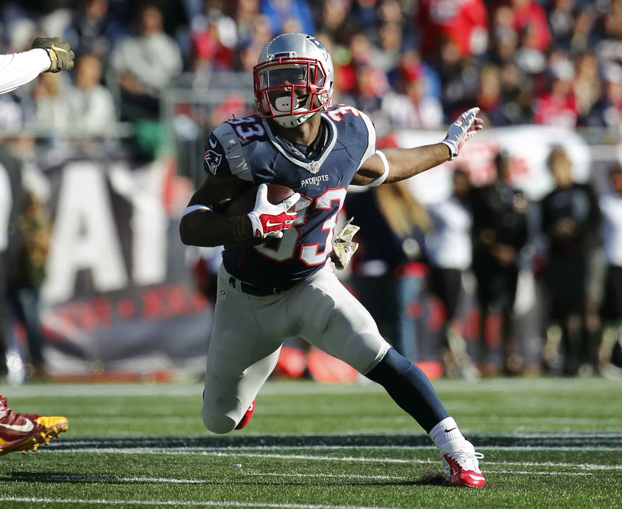 Los Patriots pierden todo el año al corredor Dion Lewis por rutora de ligamentos