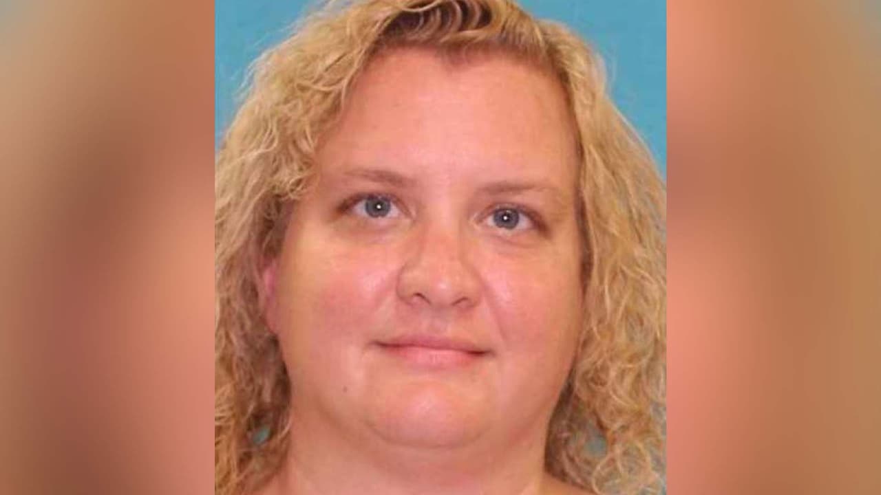 Zonia Hutto 
<b><a href="https://twitter.com/Pct4Constable/status/1422558743829549066" target="_blank">es sospechosa</a></b> de secuestro agravado. Las autoridades solicitan ayuda para localizarla. Las pistas se deben proporcionar al 281-376-3472.