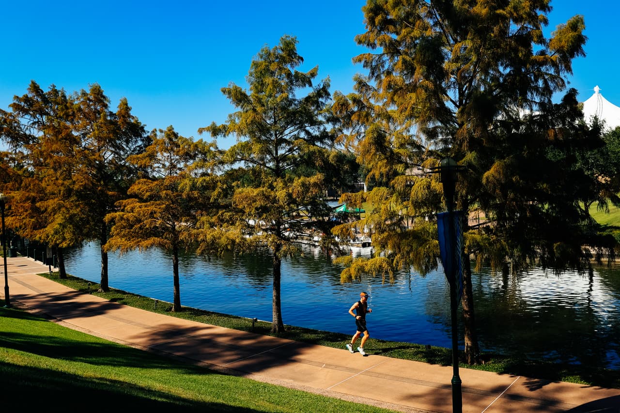 El promedio del costo de una vivienda oscila en los $390,800. El 73% de los residentes tienen casa propia y el 27% vive alquilado.