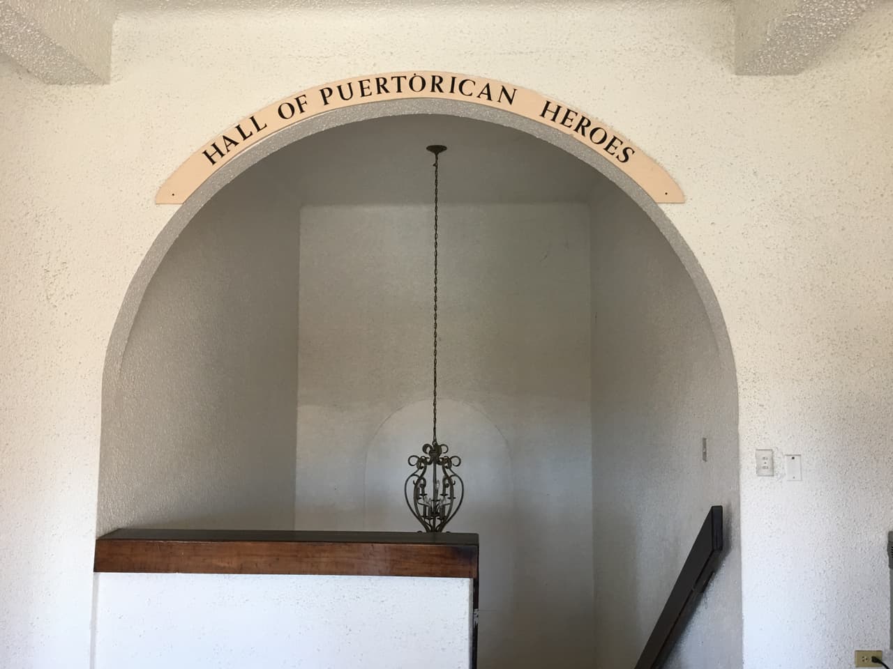 Es mujer, madre de cuatro hijos, esposa y fiel servidora de las fuerzas armadas. Es la primera mujer hispana, nacida y criada en Puerto Rico, en llegar a ocupar el prestigioso puesto. Su misión es continuar rompiendo la brecha y aumentar la presencia de mujeres en la milicia y posciones de poder.