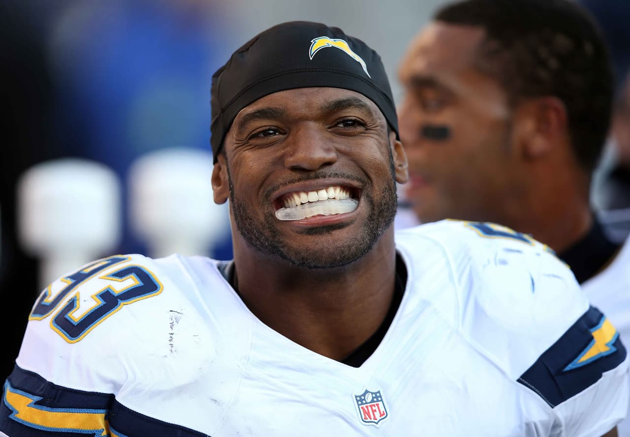 Los Cardinals llegaron a un acuerdo de una temporada con el veterano Dwight Freeney