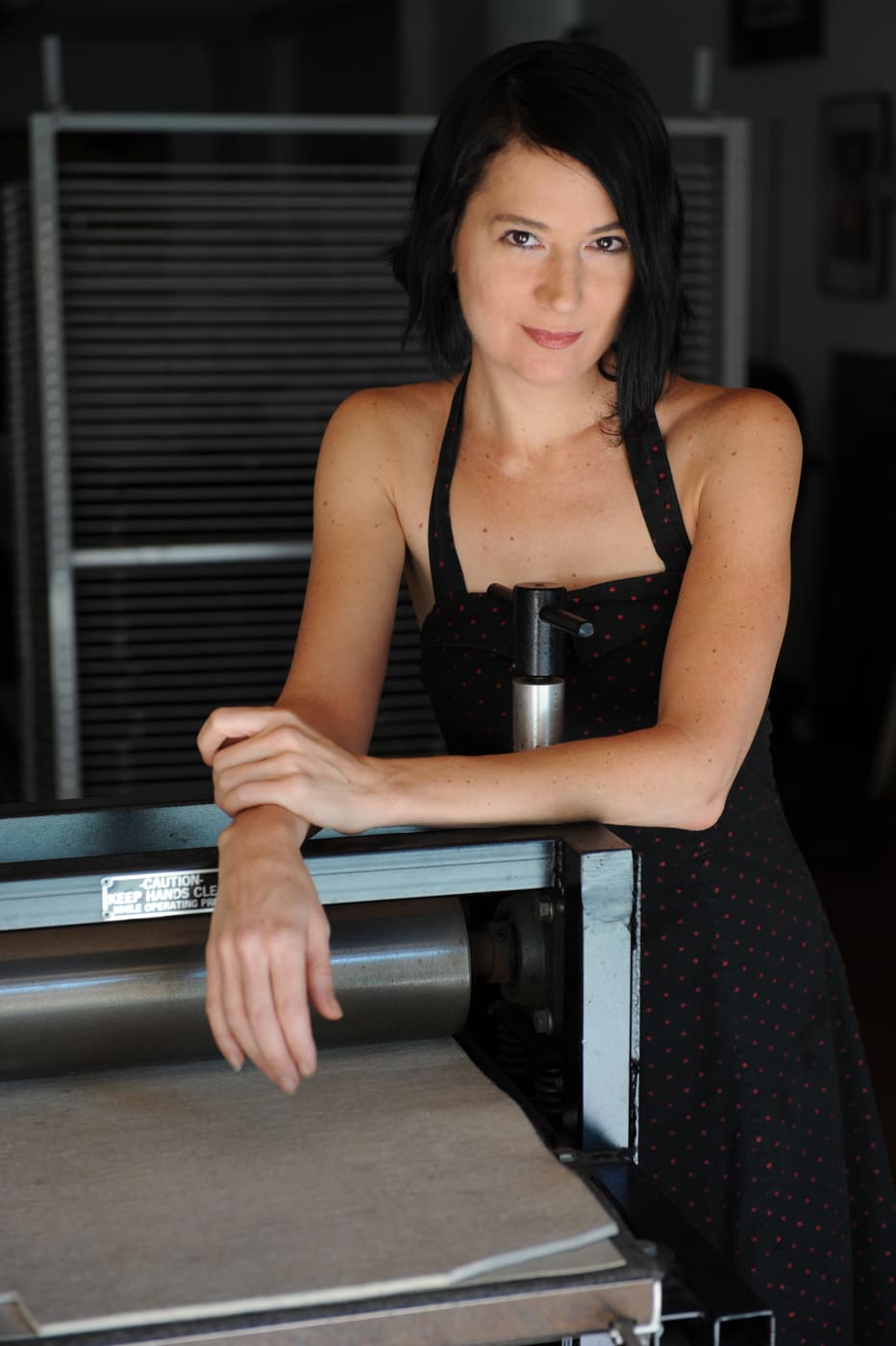 Karen Fiorito, artista política residente en California que diseñó la valla Anti Trump instalada en Phoenix, Arizona.