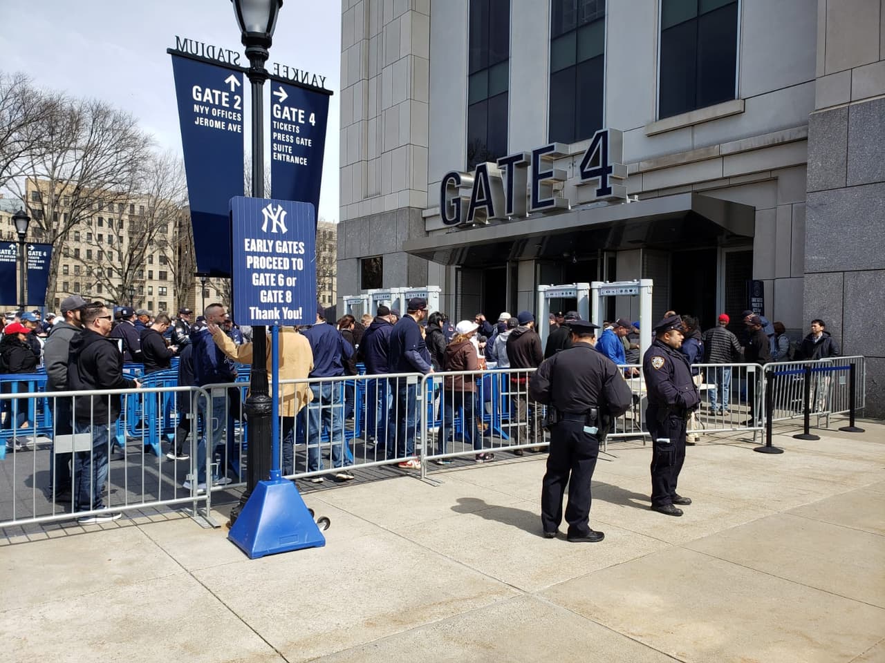 El estadio tiene capacidad para más de 54 mil personas, y en este inicio de temporada estaba completamente lleno.