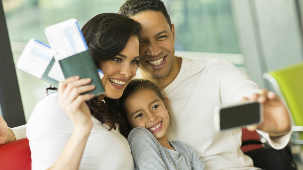 ¿Subes fotos de tus hijos en redes? Consecuencias y lo que debes saber antes de exponer a los niños en Internet