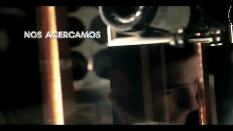 <b>El Tiki - Maluma (2015)</b>
<br>"Nos acercamos
<br>Profundamente nos miramos
<br>Con esta canción nos conectamos
<br>Bailamos lento, ese fue el procedimiento
<br>Hasta le metimos sentimiento..."