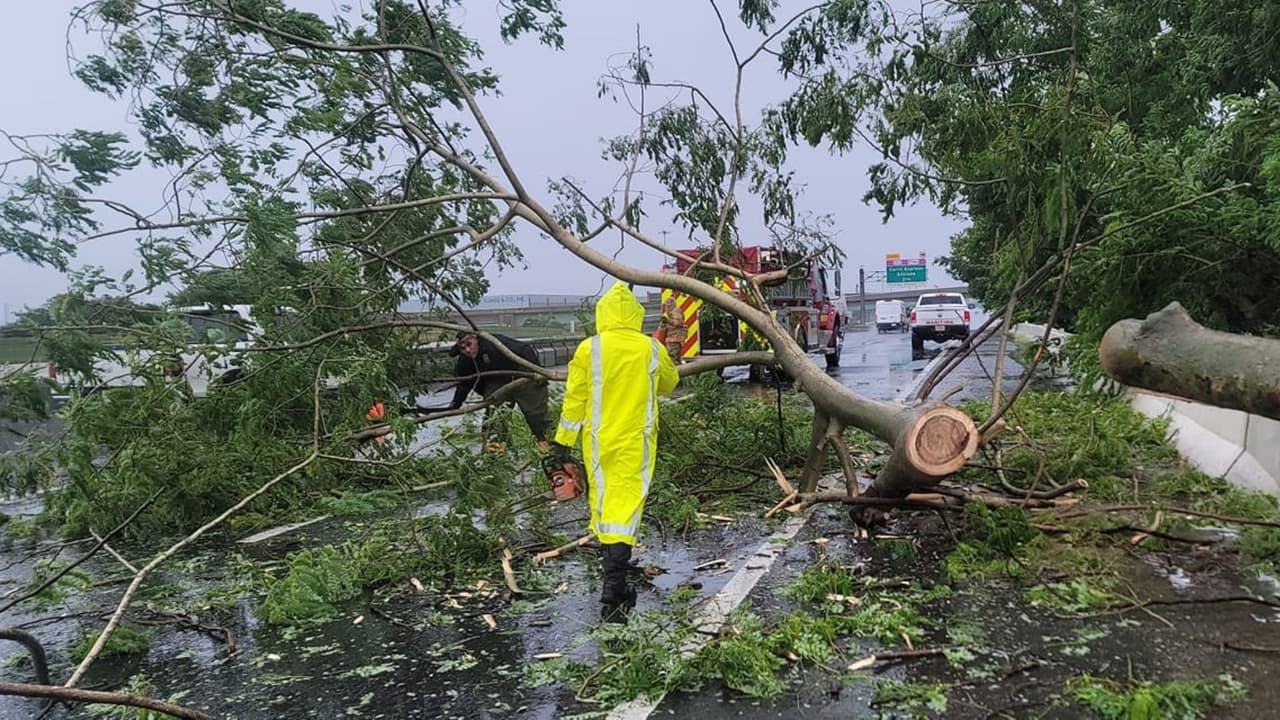 El ciclón se desplaza con lentitud y se espera que en la noche de este 18 de septiembre bordee Puerto Rico, mientras se mantiene una intensificación de las lluvias.