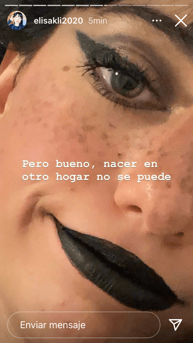 Y lamentó no haber nacido en otro hogar.
<br>