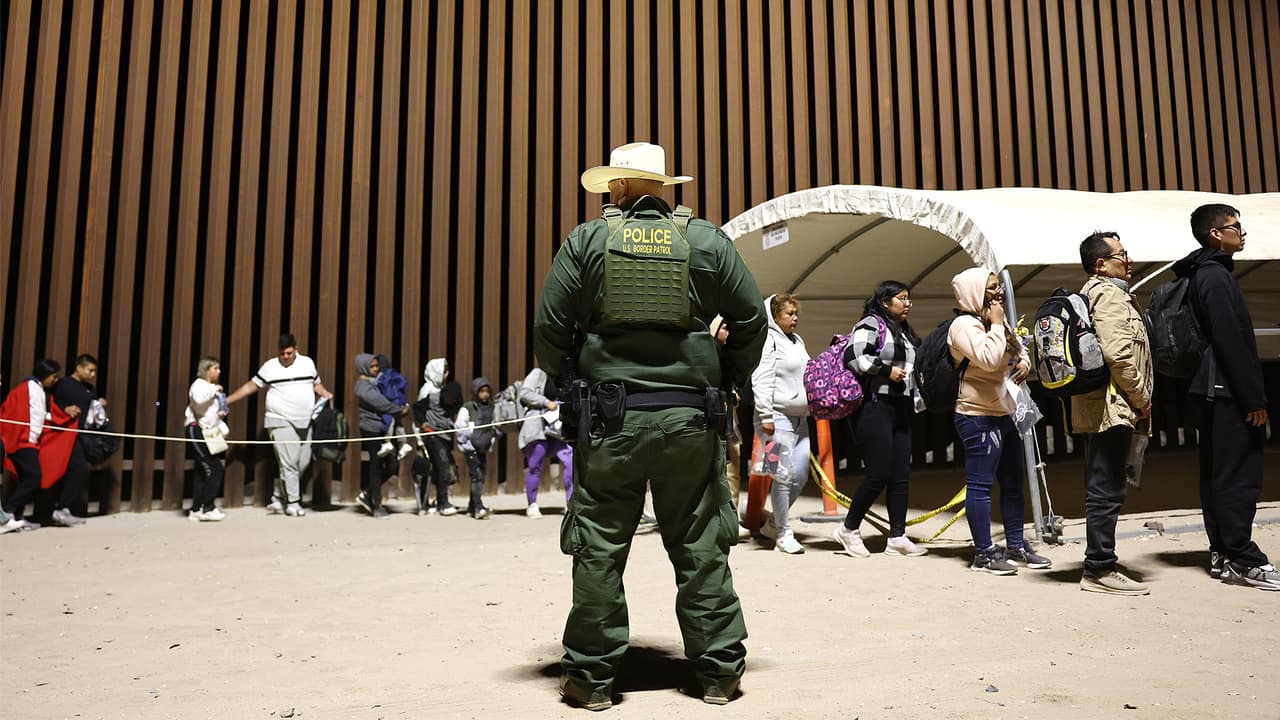 Propuesta de ley busca criminalizar a las personas indocumentadas en Arizona