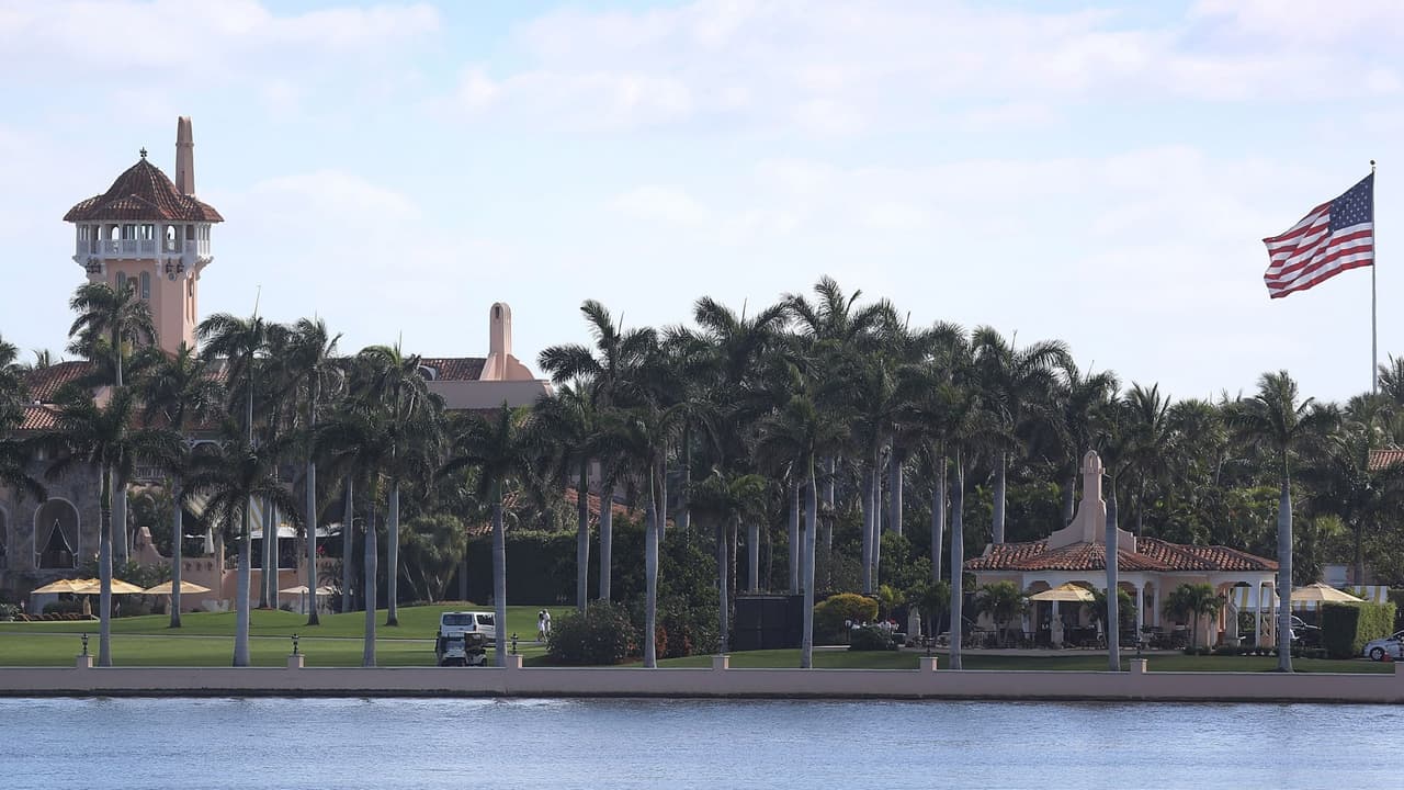 Comisionado sugiere que Trump pague un impuesto especial por sus visitas a Mar-a-Lago 