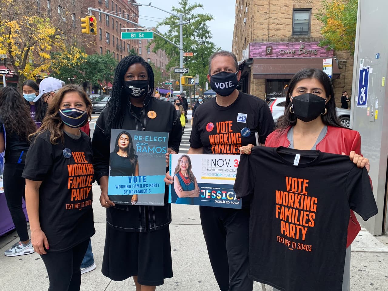 "Comenzando el primer día de #EarlyVoting (
<b>votación anticipada</b>) en Jackson Heights ... Fue genial ver a tanta gente votando temprano. ¿Aún no has votado?", escribió en un tuit Jessica Gonzalez-Rojas, candidata por la Asamblea Estatal de Nueva York.
<br>