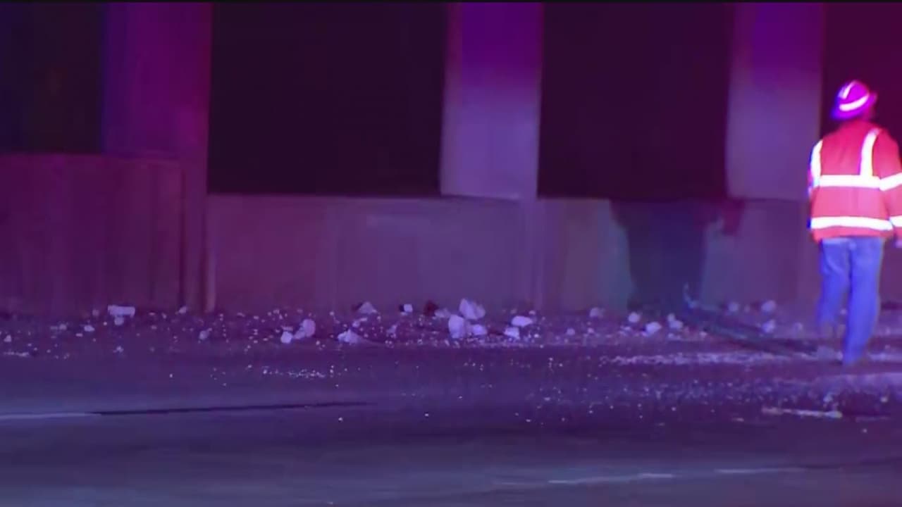 Tráiler impacta a un puente en la autopista 10 ocasionando daños a la estructura