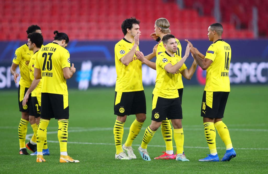 Suso (7’) adelantaba a los locales a poco de iniciado el juego. Dahoud (19’) emparejó los cartones y Haaland (27’, 43’) daba vuelta al marcador y después crecía la ventaja. Hacia el final del juego apareció de Jong (84’) para acercar al conjunto español.