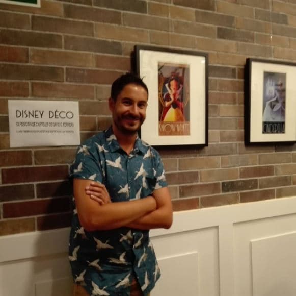 David tiene más de 9 años de experiencia en el campo de la ilustración; de hecho, sus póster de 
<a href="https://www.univision.com/entretenimiento/cine-y-series/5-peliculas-de-disney-que-estan-inspiradas-en-paises-y-culturas-de-america-latina">las películas Disney</a> en estilo art déco se hicieron tan populares que fueron parte de una exposición en octubre de 2017.