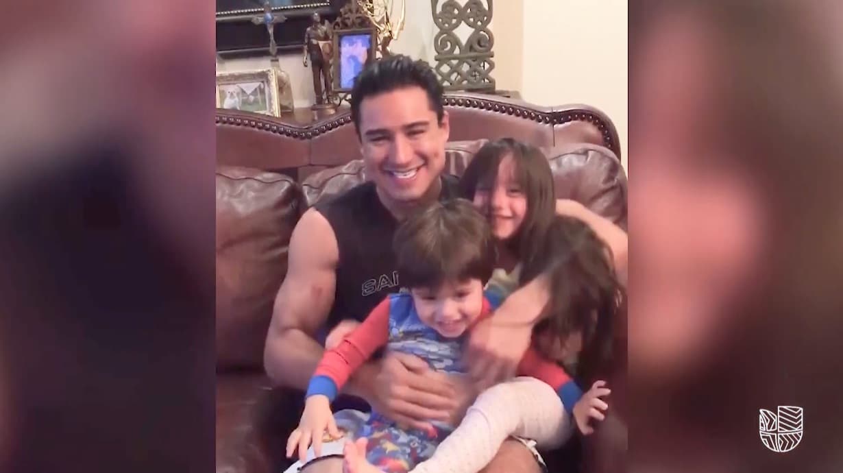 Mario Lopez no puede parar de sonreír e irradiar amor cuando habla de sus hijos
