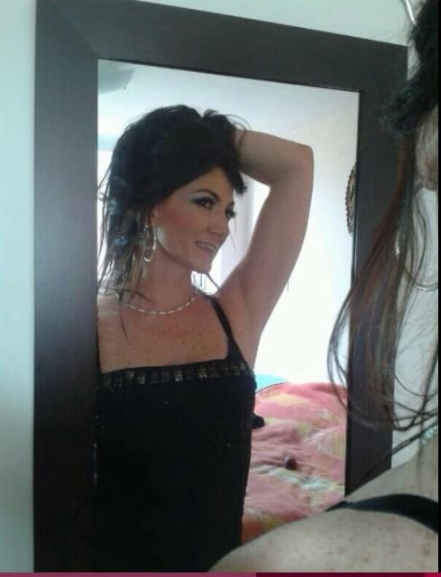 María Elizabeth Tanús Quiróz confesó haber asesinado a su pareja 
<b><a href="http://www.univision.com/entretenimiento/hija-de-tony-bravo-en-prision-por-asesinato-asesto-mas-de-50-punaladas-a-su-pareja">de presuntamente 52 puñaladas, clamando que esto fue en defensa propia.</a></b>