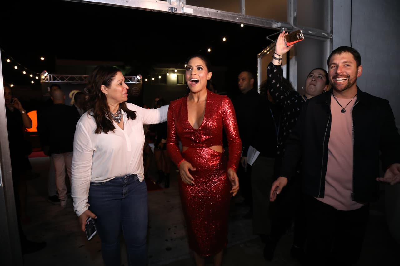 Ni Francisca ni Clarissa tenía idea de lo que la sorpresa que les esperaba: una espectacular exposición fotográfica, obra del artista Harry Castiblanco.