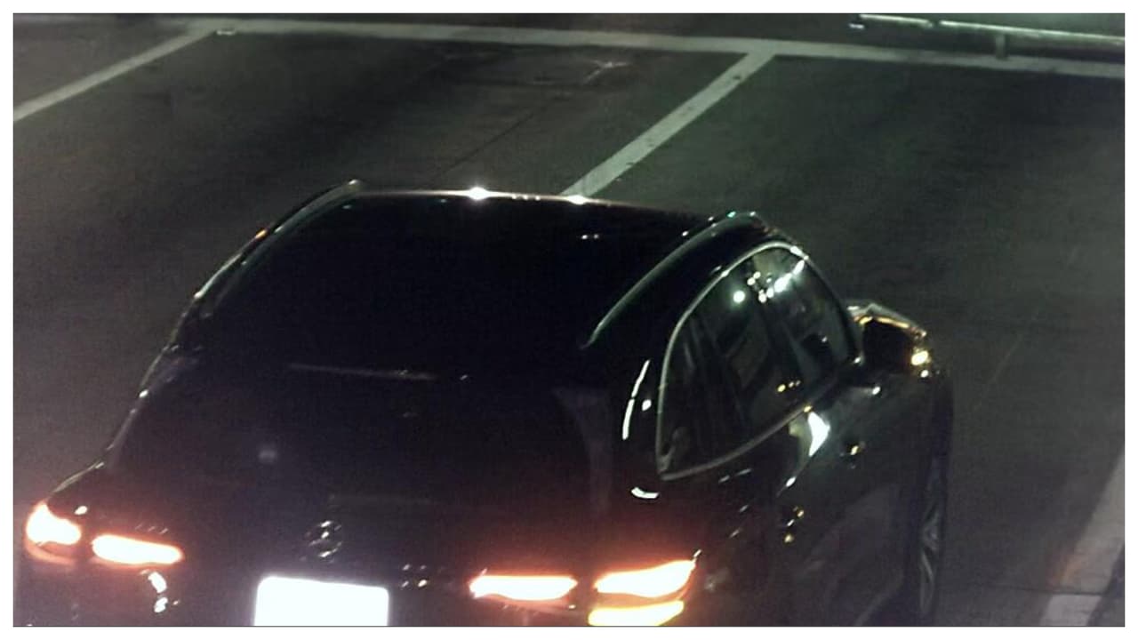 La fiscalía reveló la foto donde se ve claramente la camioneta que utilizó Damián Valdés para trasladar a José Manuel Carvajal, El Taiger, desde Hialeah hasta las inmediaciones del hospital Jackson Memorial. Esta imagen es del vehículo Mercedes-Benz transitando por la calle 20 del noroeste y la avenida 17. 
<br>