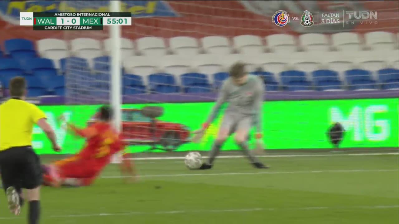 ¿Cómo desvió Hennessey? Le ataja dos veces al hilo al ‘Chucky’