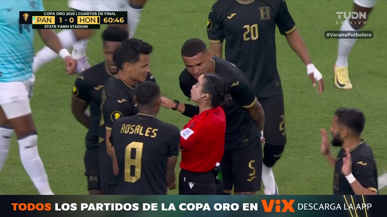¿Era penal? Futbolistas hondureños le reclaman a Katia Itzel