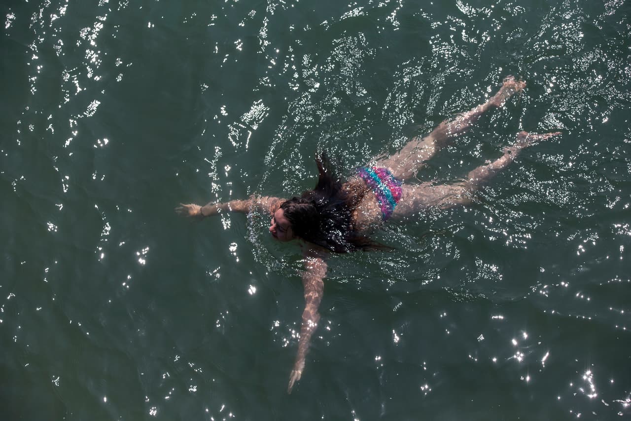 No haga actividades físicas intensas, en ambientes calurosos o expuestos al sol.