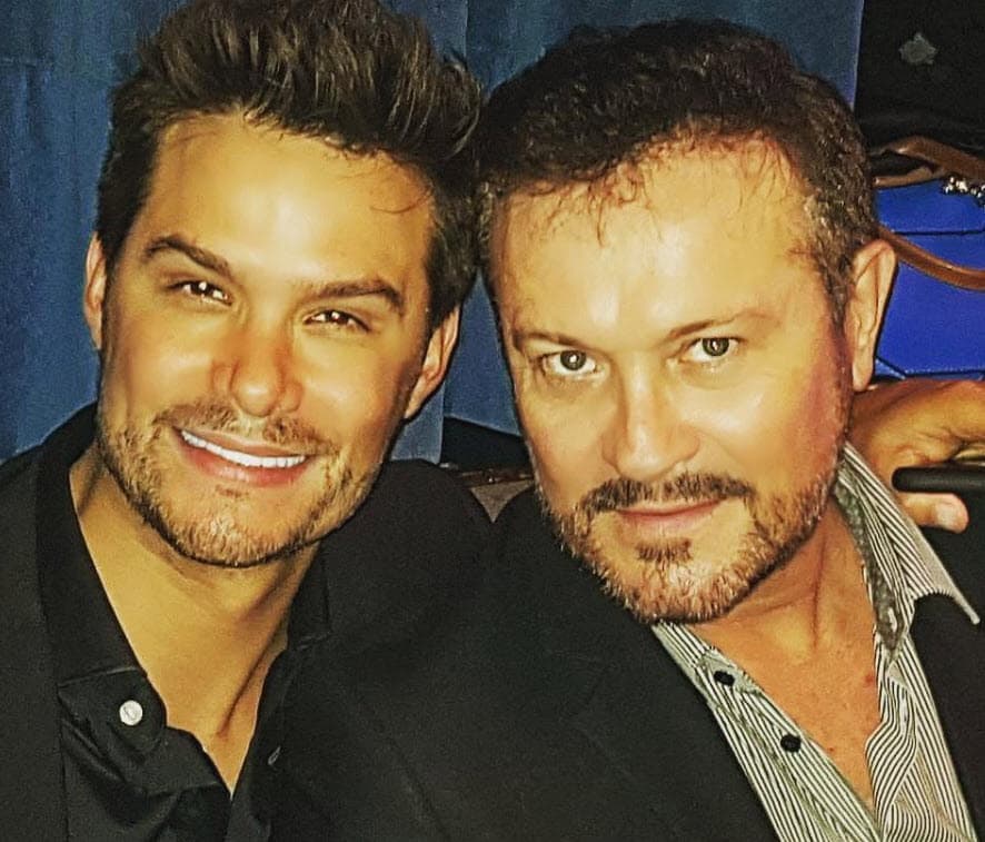 Agregó que la próxima llegada del bebé también le llena de emoción por la respuesta que podrá tener su padre, Arturo Peniche.
<br>