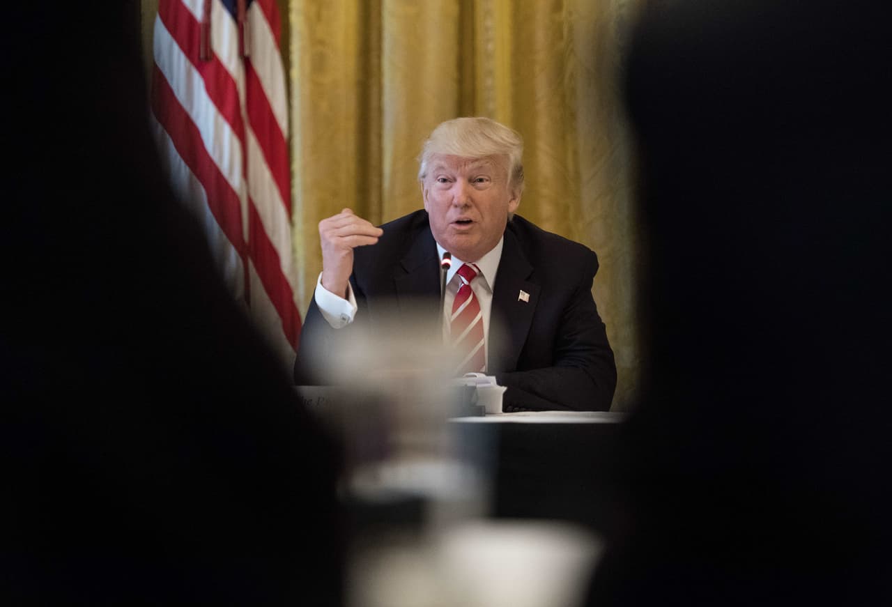 Trump asegura que la posibilidad de que existieran grabaciones puede haber llevado a Comey a cambiar su versión sobre cómo fueron sus conversaciones.