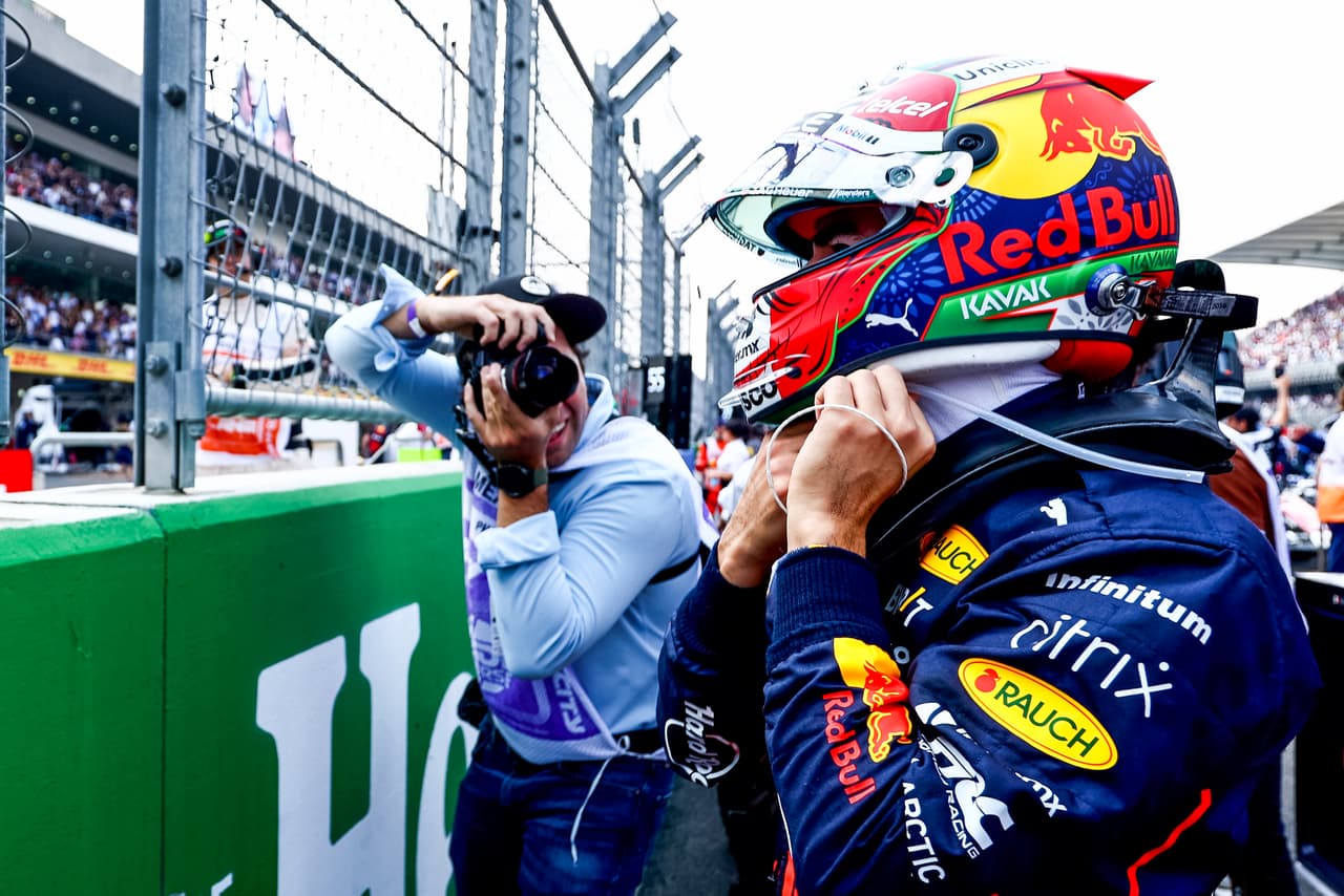 MEXICO CITY, MEXICO - OCTOBER 30: Sergio Perez of Mexico and Oracle Red Bull Racing prepares to drive on the grid during the F1 Grand Prix of Mexico at Autodromo Hermanos Rodriguez on October 30, 2022 in Mexico City, Mexico. (Photo by Mark Thompson/Getty Images )