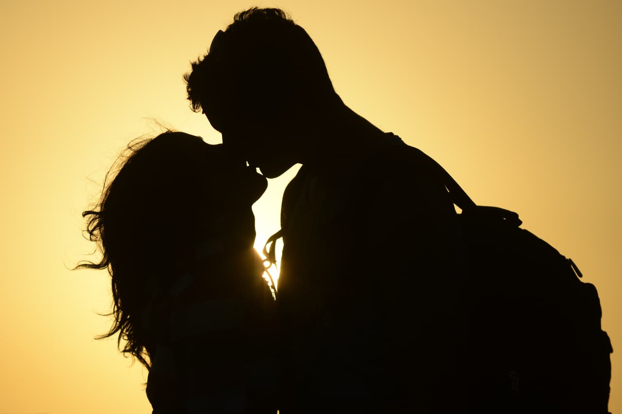 Cinco razones por las que besar es saludable