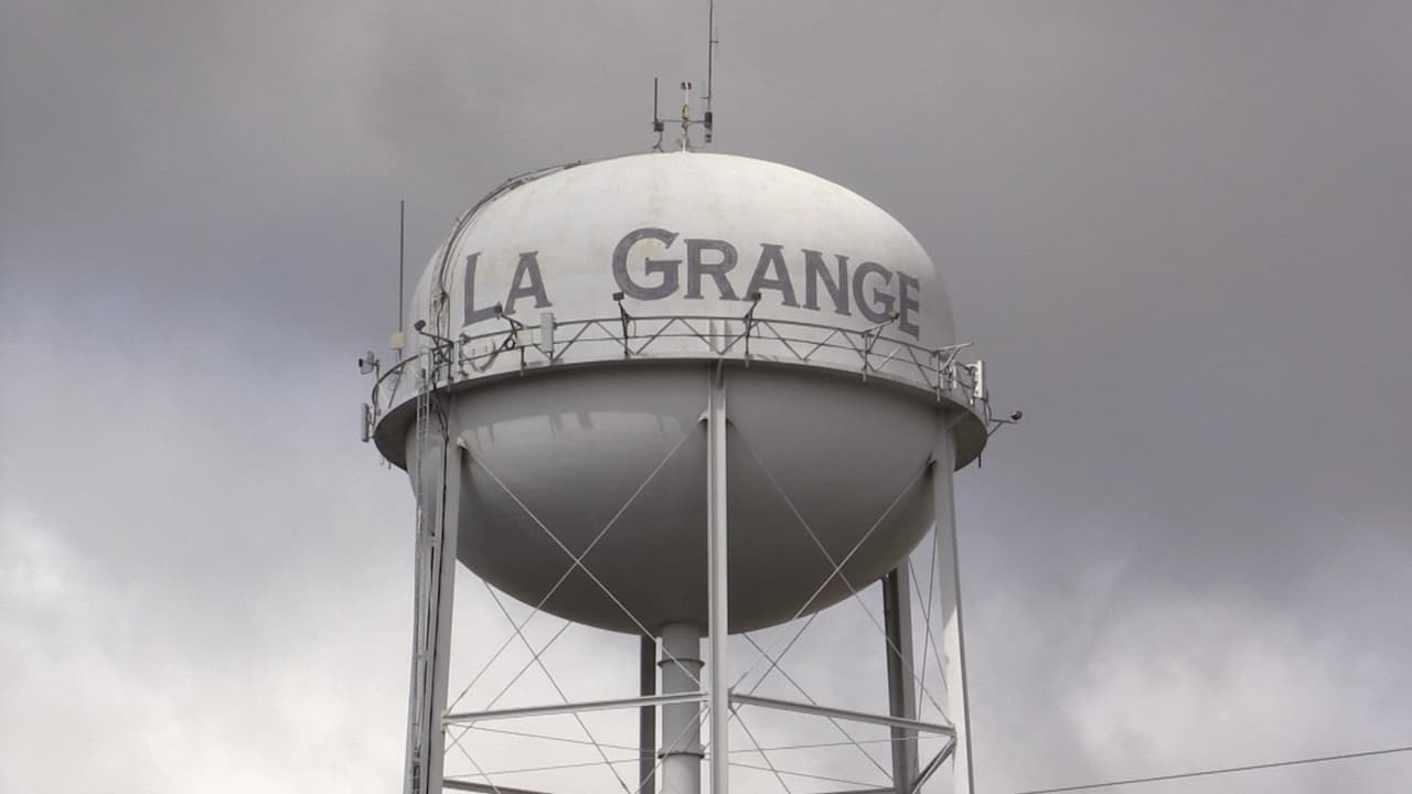 La ciudad de La Grange tiene una población de poco más de 4,600 personas, de las cuales mil se quedaron sin un lugar donde vivir en las inundaciones provocadas por el huracán Harvey en el mes de agosto.