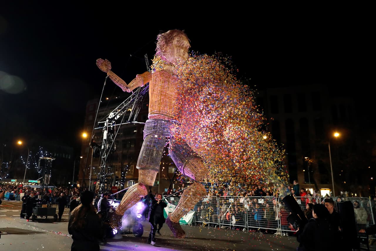 Aparte de un fuerte dispositivo de agentes de distintos cuerpos por todo el país, la Policía Nacional española desplegó en Madrid helicópteros y grupos especiales de vigilancia del transporte y del subsuelo, así como unidades de caballería y perros.