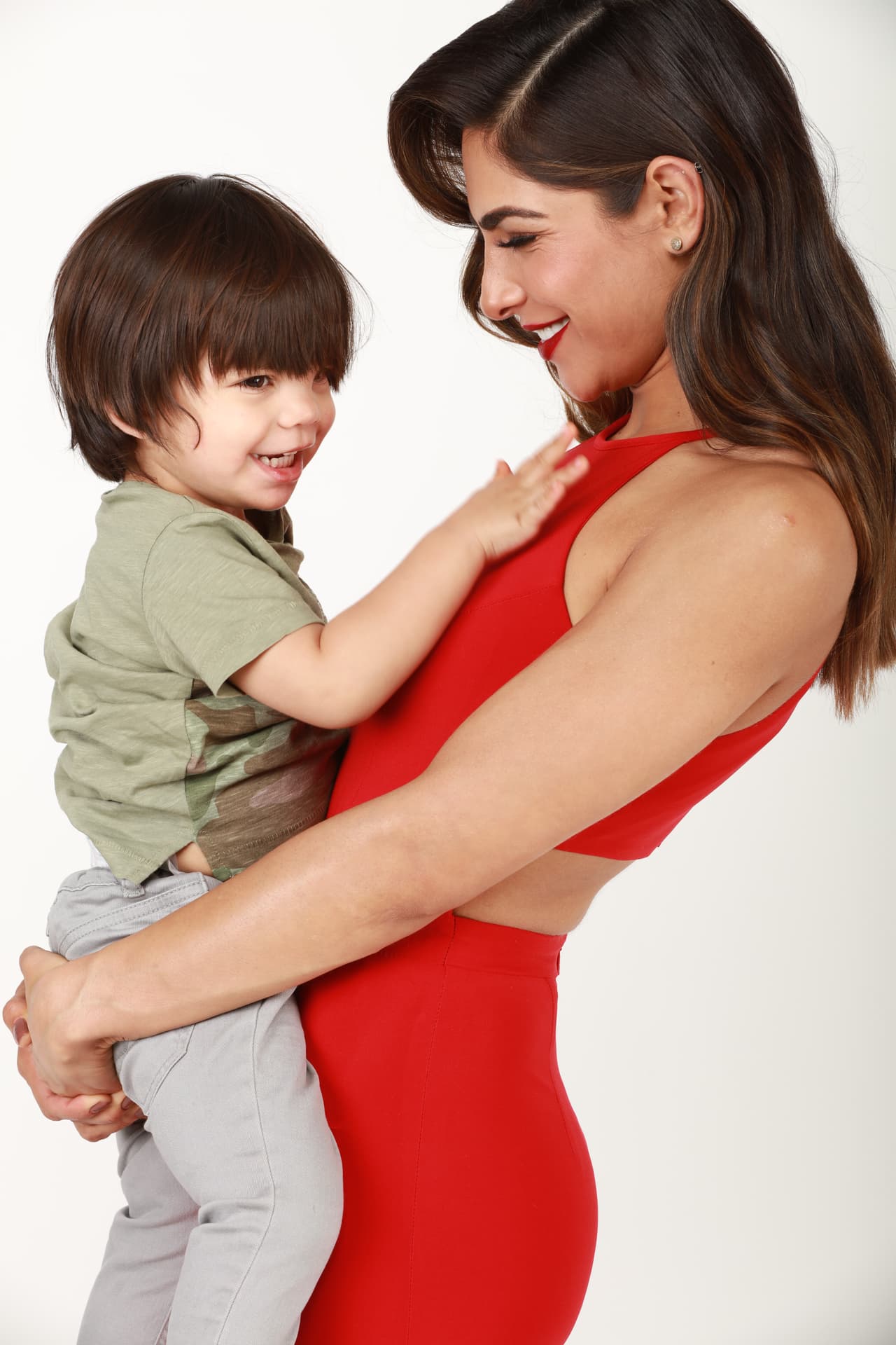 Una de las formas que Alejandra ha encontrado para demostrarle su amor a su familia es a través de la cocina.