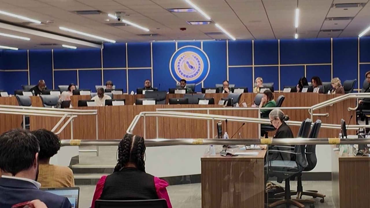 Presupuesto CPS enfrenta déficit de $700 millones y advierten recortes que afectarían a estudiantes