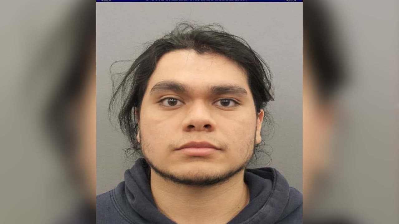 Fijan fianza de $210,000 a un joven de 21 años acusado de promocionar pornografía infantil a través de sus redes