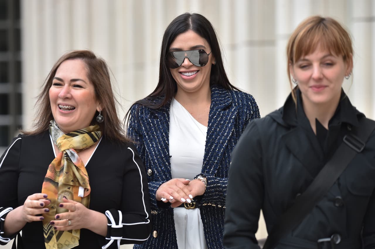 En noviembre de 2018 comenzó el juicio al ‘El Chapo’ en Brooklyn. Coronel estuvo presente en las audiencias previas al proceso y durante los alegatos de la fiscalía y la defensa. Esta fotografía es de abril de ese año, durante una de las audiencias del caso en la Corte federal. 
<br>
<br>
<a href="https://www.univision.com/noticias/narcotrafico/termina-el-juicio-del-siglo-el-chapo-guzman-es-condenado-a-pasar-el-resto-de-su-vida-en-una-prision-de-maxima-seguridad"><u>'El Chapo' fue condenado a cadena perpetua</u></a> en julio de 2019.
<br>
<br>
<a href="https://www.univision.com/noticias/narcotrafico/tuneles-latas-de-chiles-y-pistolas-con-diamantes-la-evidencia-que-hundio-a-el-chapo-en-su-juicio-fotos-fotos"><u>Vea aquí 22 fotografías de evidencias que probaron los crímenes de ‘El Chapo' y lo enviaron a la cárcel de por vida</u></a>