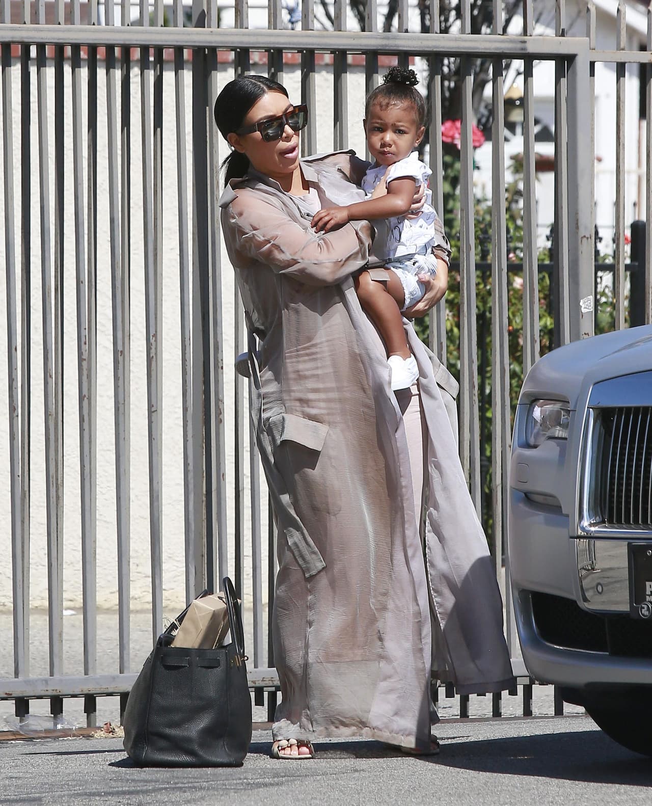 Tomó aire y volvió a levantarla.