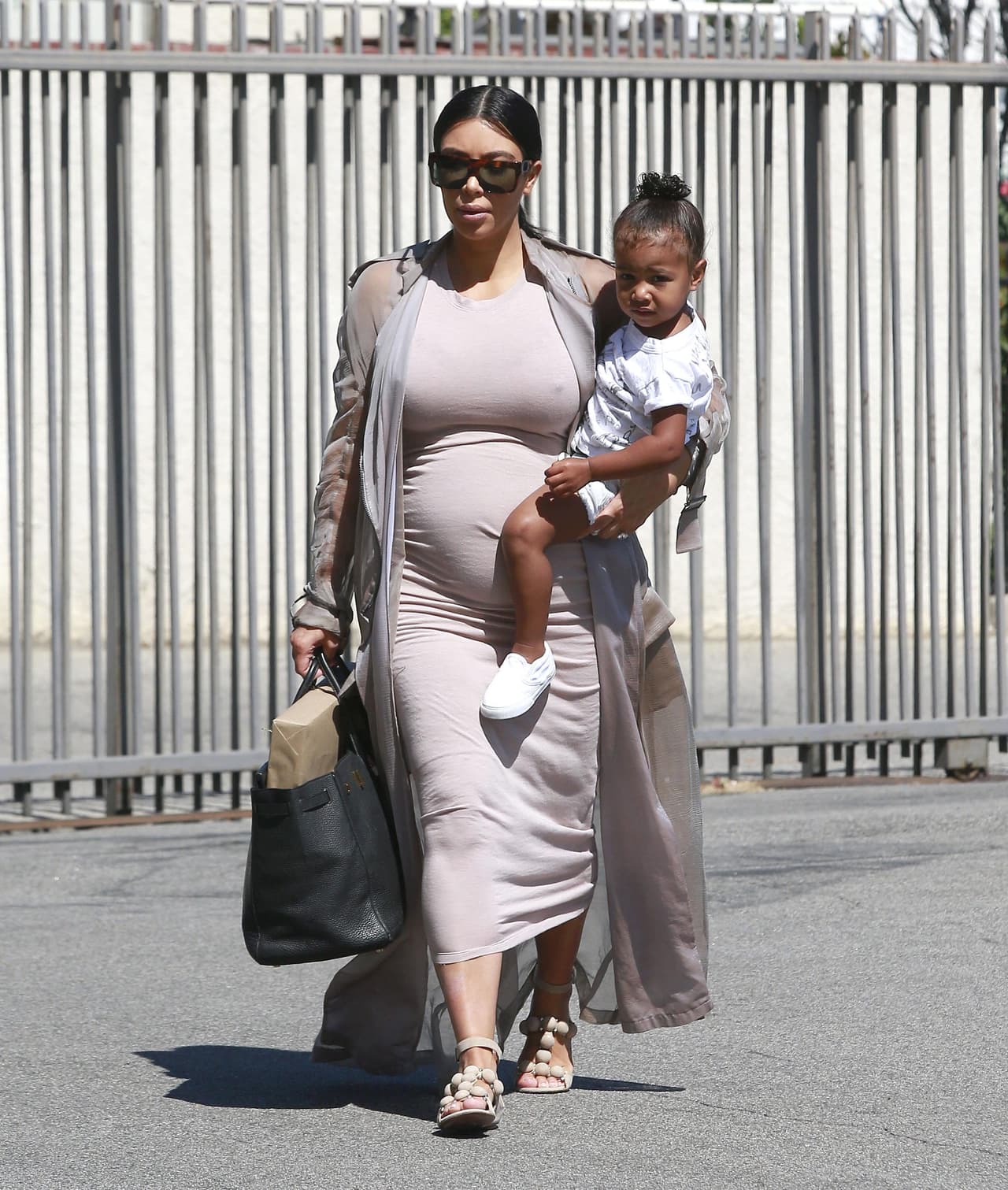 Pero no deja de lado su papel de mami de North West.