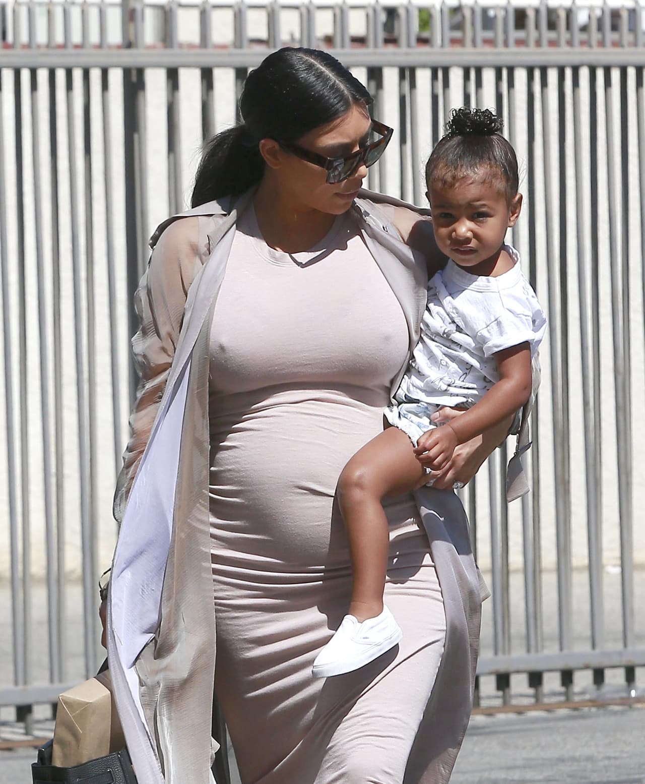 Su look no era nada cómodo.