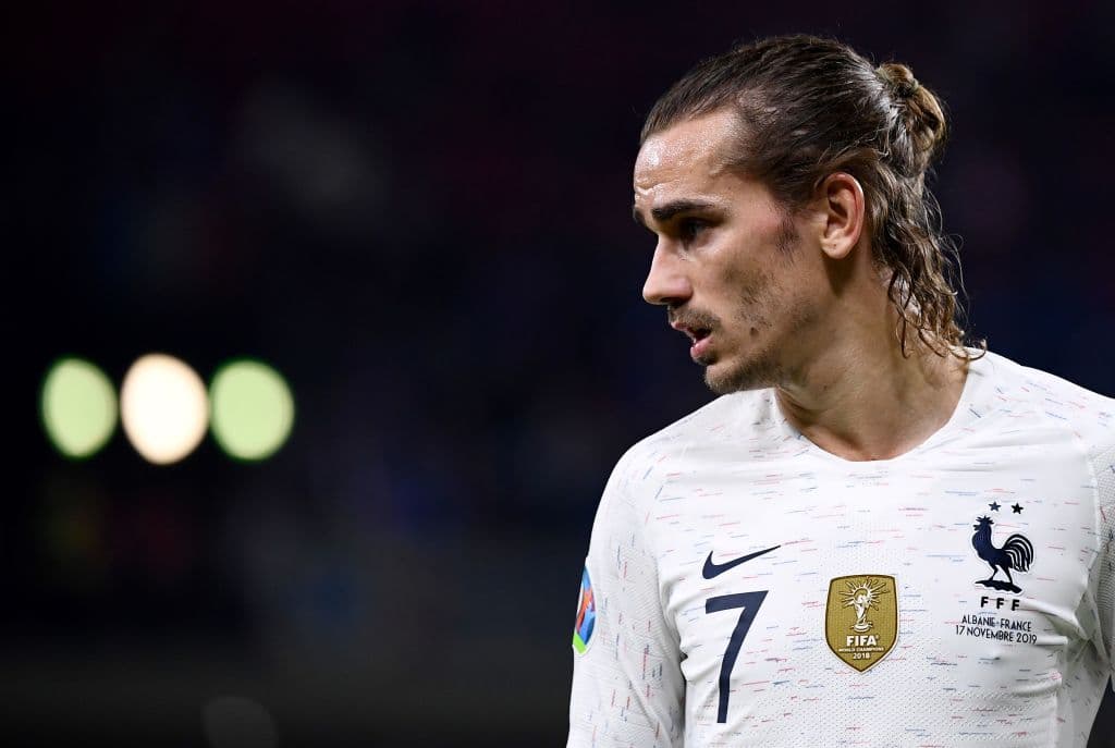 El pelo largo sigue siendo uno de sus looks favoritos y en las eliminatorias de la euro 2021 el futbolista mostró una melena espectacular.