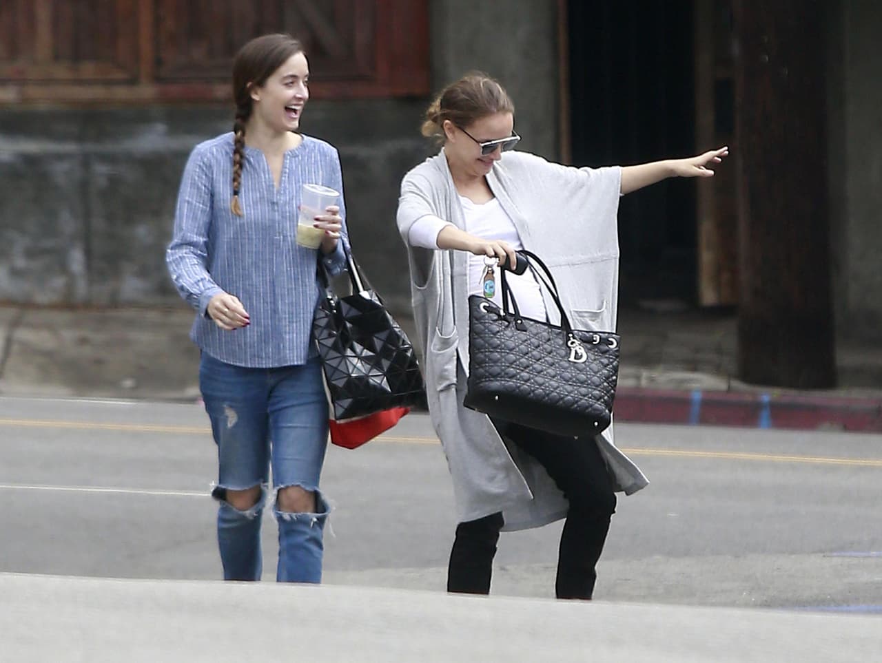 Su amiga soltó la carcajada.