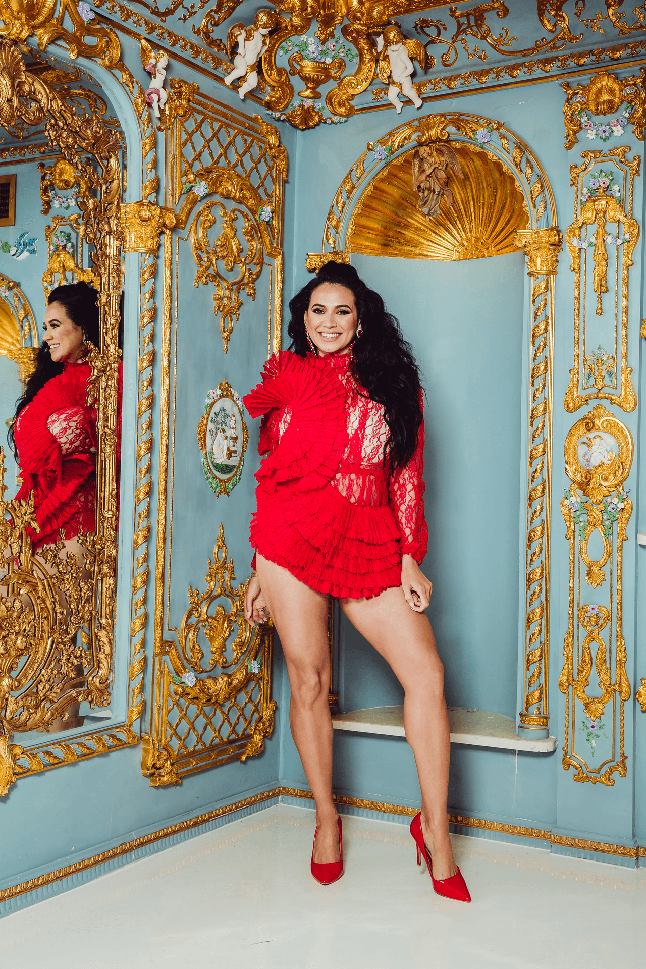 Carla estaba realmente feliz y fue respaldada por un gran equipo que se encargó de que todo luciera perfecto.