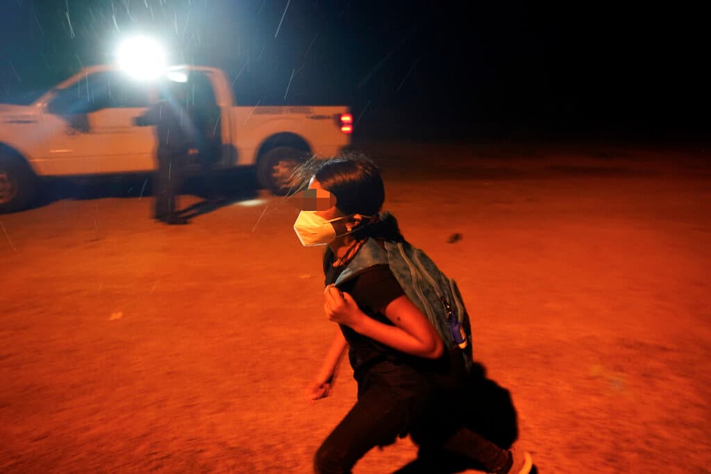 La travesía de Marely, una niña salvadoreña de 12 años, que cruzó la frontera y llegó sola a EEUU