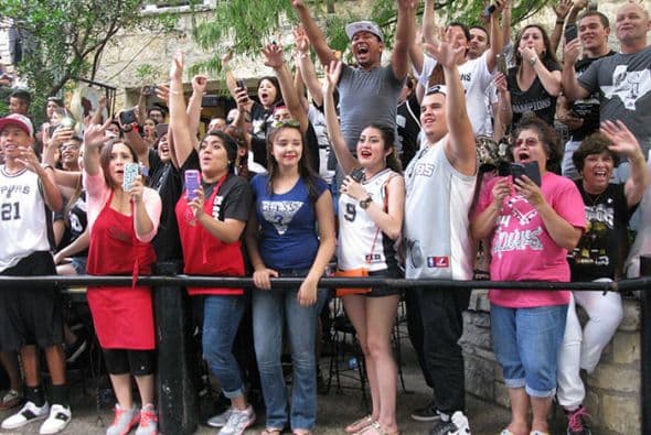 Photos: Spurs Championship Parade 2014 Barges