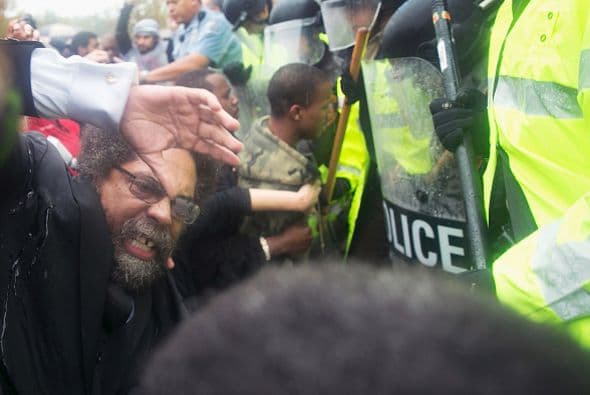 West se encontraba en la primera línea y fue uno de los primeros en ser detenidos.