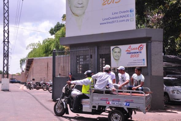 Nacido en Juan de Mena (provincia de Cordillera, en el centro de Paraguay) en septiembre de 1943, Lino César Oviedo Silva se formó como militar en Alemania y era coronel cuando forzó la rendición de Stroessner, al que amenazó con una granada y una pistola.