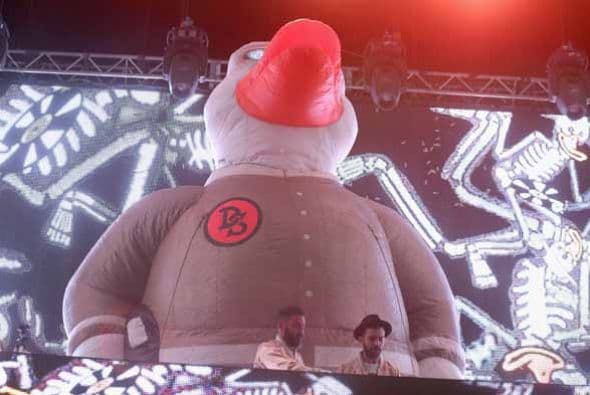 Escenarios llenos de tecnología, color y tramoyas, las estrellas de la música más coloridas y un clima envidiable hacen del Festival del Valle de Indio un experiencia que vale la pena repetir. ¿Vienes al segundo fin de semana de Coachella? ¿Quieres ver más fotos ?: