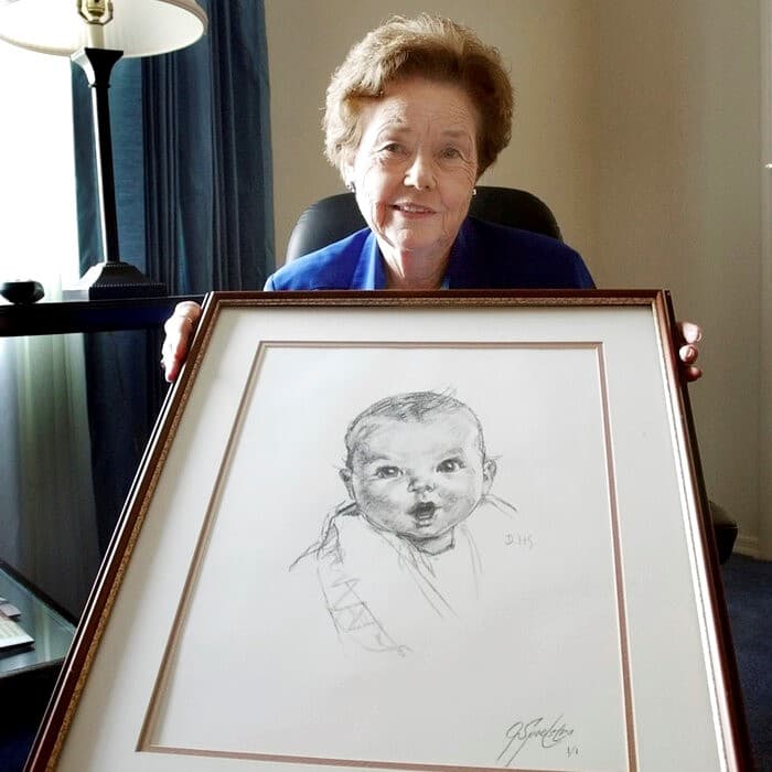 Ann Taylor Cook posaba en su casa en Florida en 2004.