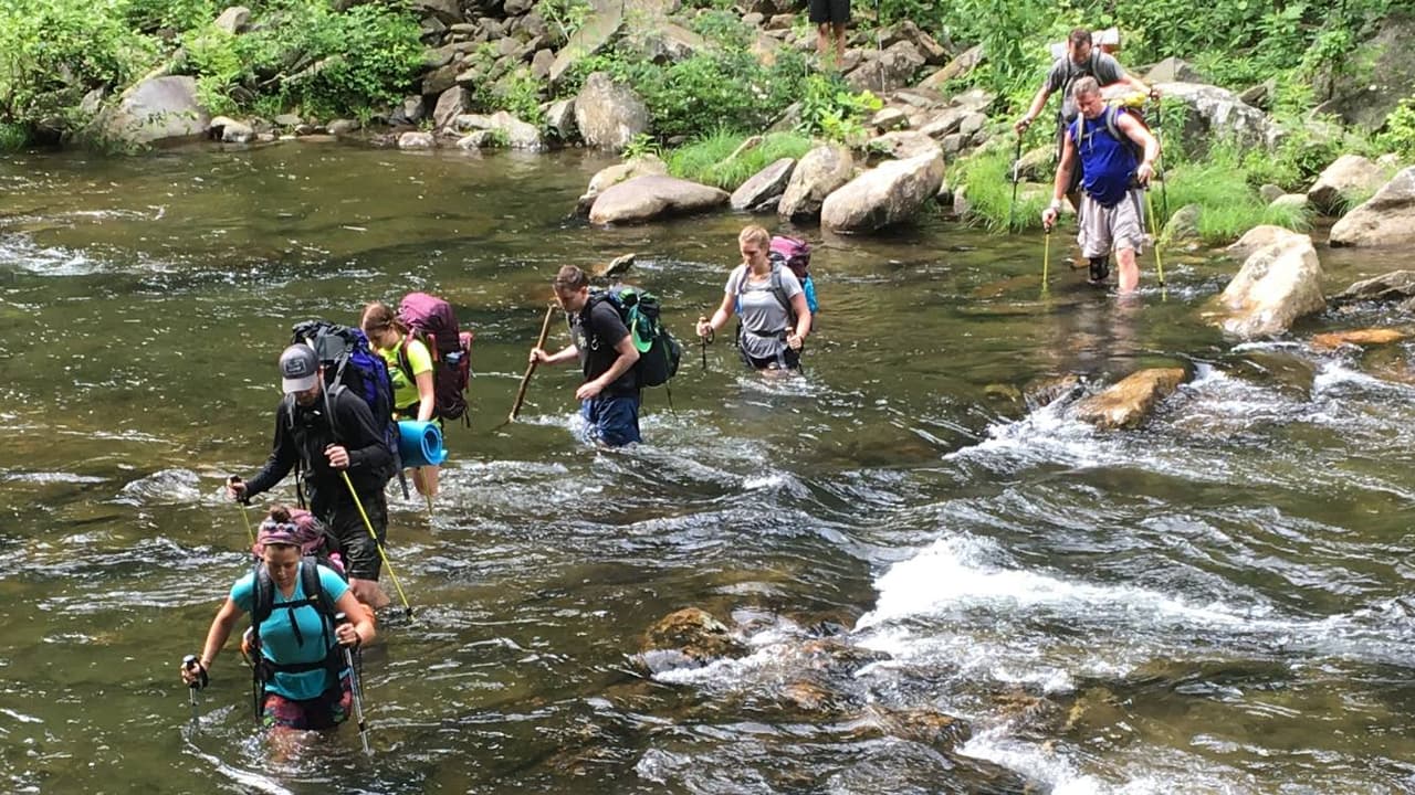 <b>Jacks River Trail (Epworth)</b>
<br>
<b>Sitio web</b>:
<a href="https://www.fs.usda.gov/recarea/conf/recarea/?recid=10459">https://www.fs.usda.gov/recarea/conf/recarea/?recid=10459</a>
<br>
<a href="https://goo.gl/maps/xdSZDDYGdXEEc2ho6"><b>Cómo llegar</b></a>
<b> </b>
<br>
<br>A 16 millas al norte desde el comienzo del sendero Dally Gap, el sendero Jacks River Trail serpentea junto al río homónimo y a través de él. Camina por el sendero Jacks River Trail en verano para vivir una aventura fresca y húmeda en la remota zona natural Cohutta de Georgia. Con vados y cruces de arroyos regulares a lo largo del sendero, es casi seguro que se mojará, y Jacks corre fresco durante todo el verano.