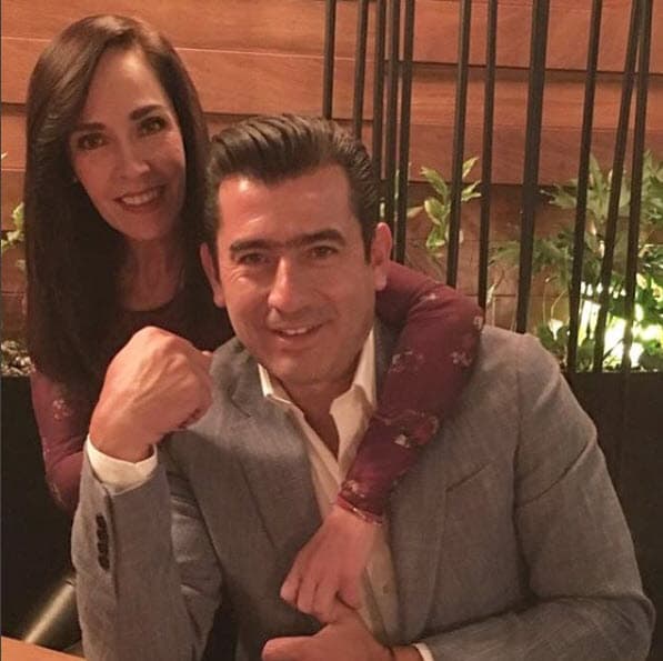 "¡Mi 'Prisco! 10 de octubre tu cumple 50. Sé que estás festejando en donde estás, en un hermoso lugar. Sé que tienes gran fiesta y que estás haciendo reír a todos como me hacías reír a mí. Sé que ya te aman como te amo yo [...]", agregó.