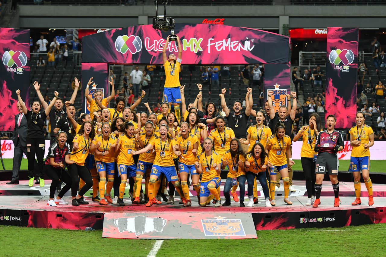 Tigres se corona campeón de la Liga MX Femenil tras vencer 2-1 a Monterrey en el Juego de Vuelta de la gran Final del Clausura 2019 y con un 3-2 en el global en partido efectuado en el Estadio BBVA. Así fueron los festejos de las felinas campeonas.